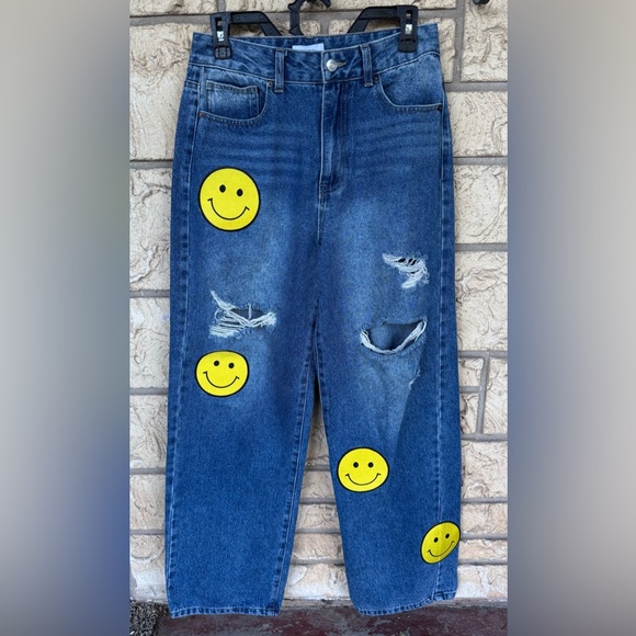 Forever 21 Jeans Blue Distressed Smiley Patches Size 27 baggy - Picture 1 of 5